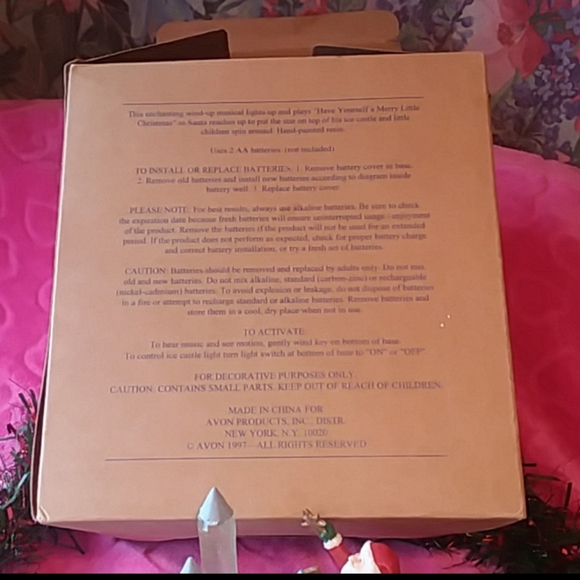 AVON SANTA´S MAGICAL CASTLE MUSICAL NEW WITH BOX